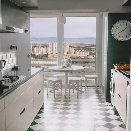 Luxury With Stunning Views Apartment *